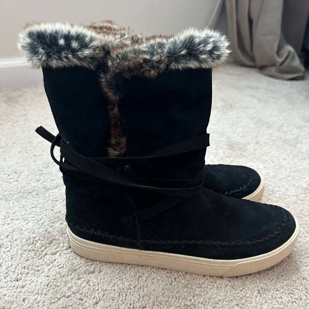 Women’s Toms faux fur boots- size 8.5